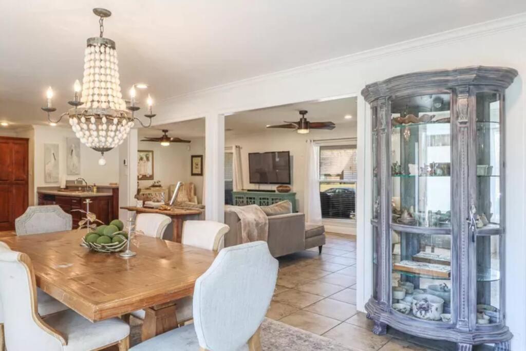 4/3 Home Centrally Located, Beach, Casino, Airport, Dining, Golfing, Shopping, Entertainment Gulfport Bagian luar foto