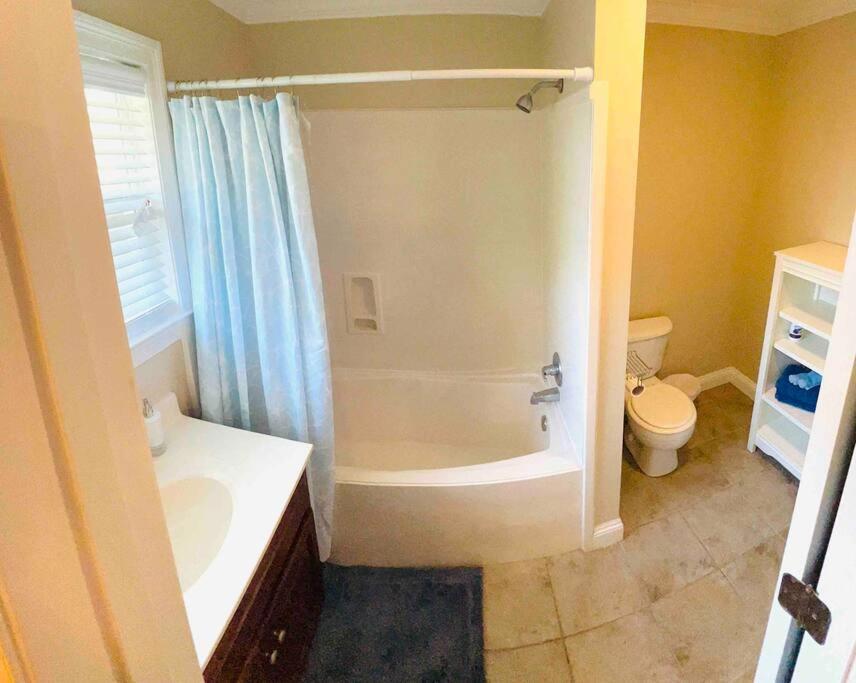 4/3 Home Centrally Located, Beach, Casino, Airport, Dining, Golfing, Shopping, Entertainment Gulfport Bagian luar foto