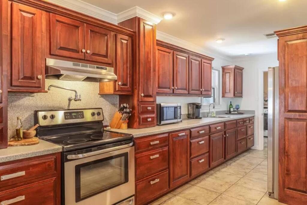 4/3 Home Centrally Located, Beach, Casino, Airport, Dining, Golfing, Shopping, Entertainment Gulfport Bagian luar foto