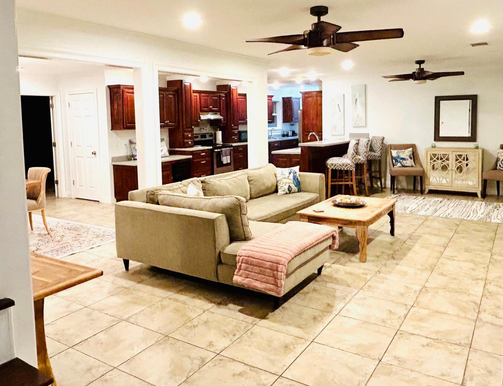 4/3 Home Centrally Located, Beach, Casino, Airport, Dining, Golfing, Shopping, Entertainment Gulfport Bagian luar foto
